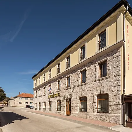 Knez Hotel 3*