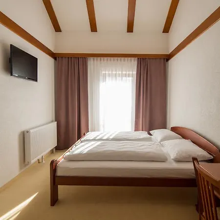 Knez فندق كوبريس